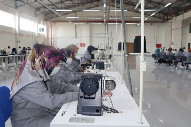 Tekstil Kent Projesi kapsamında İşkur destekli istihdam garantili kurslar devam ediyor