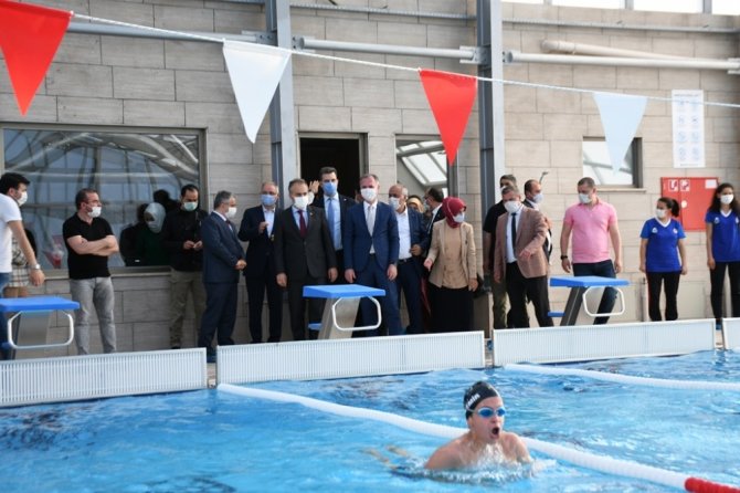 İnegöl Belediyesi yüzme havuzu hizmete giriyor