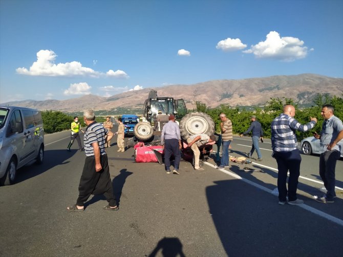 Malatya'da traktör ile otomobil çarpıştı: 2 yaralı
