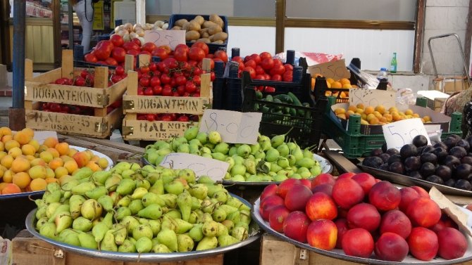 Uşak’ta sebze fiyatları düştü, meyve fiyatları arttı
