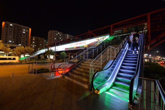 Başkent’te yürüyen merdivenler ışıl ışıl