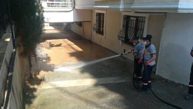 Gebze Belediyesi su baskının izlerini siliyor