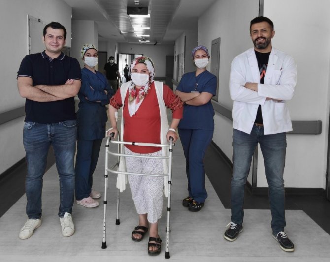 Mardin Devlet Hastanesinde ilk defa kısmi diz protezi ameliyatı yapıldı