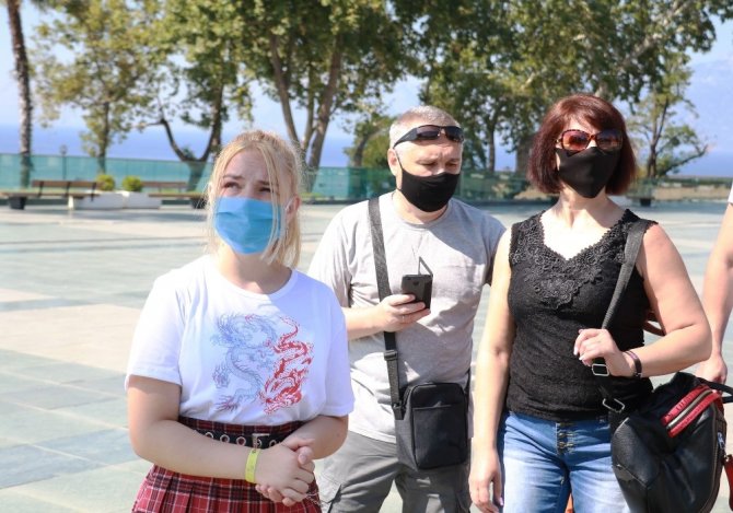 Antalya kent merkezi aylar sonra ilk yabancı turist kafilesini ağırladı