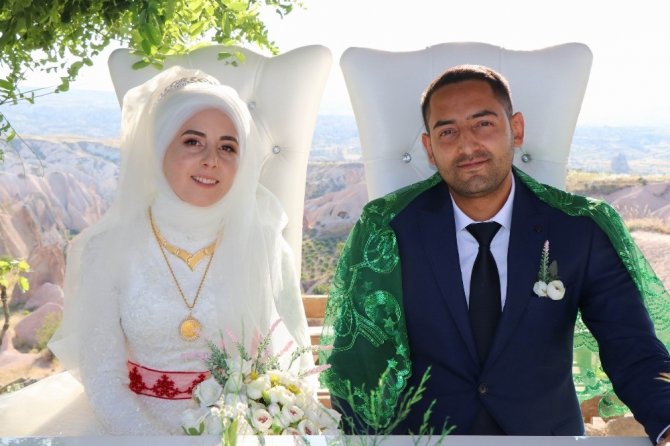 Kapadokya’da günbatımına karşı nikah kıyıldı