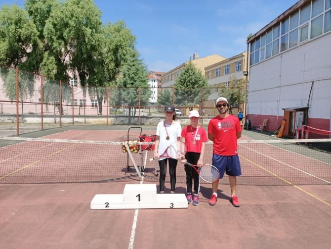 Akçakoca’da mini tenis turnuvası yapıldı