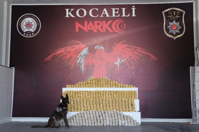 Kocaeli’de panelvan aracın tavanında 375 kilogram eroin ele geçirildi