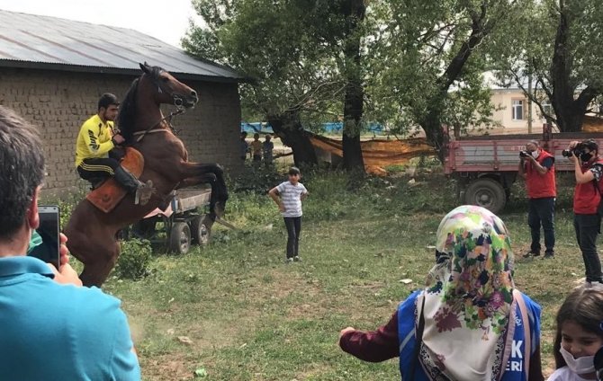 TDED Erzurum’dan “Türkün Kanadı At” programı