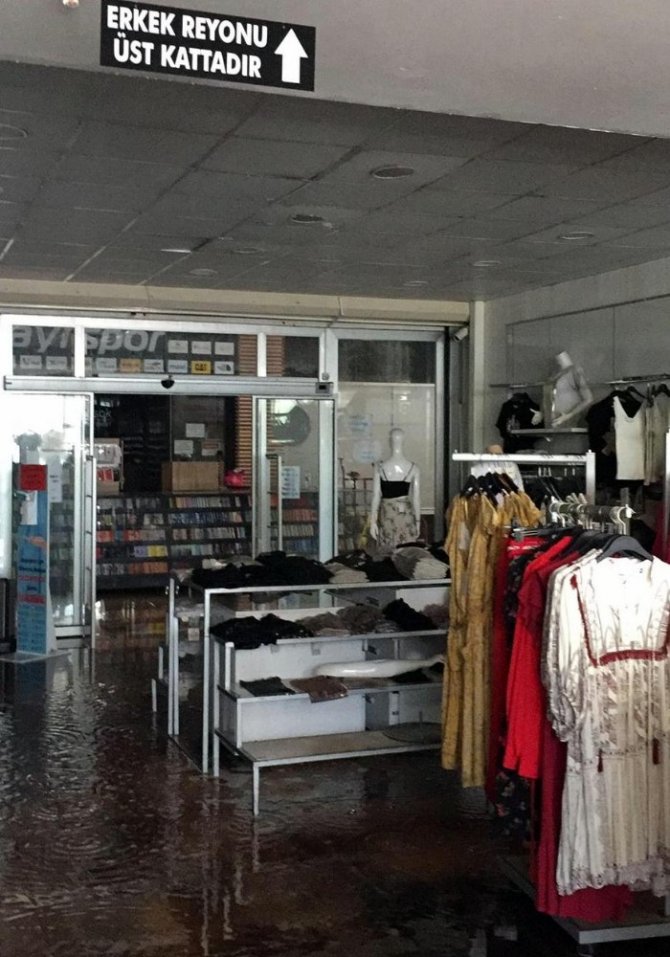 Yenişehirli iş adamının Bilecik’teki AVM mağazaları yandı