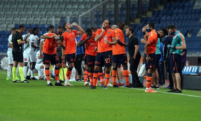 Süper Lig: Medipol Başakşehir: 0 - Denizlispor: 0 (İlk yarı)