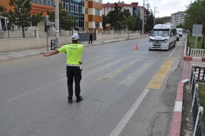 Afyonkarahisar’da polis sokakta ‘Korona’ denetimi yaptı