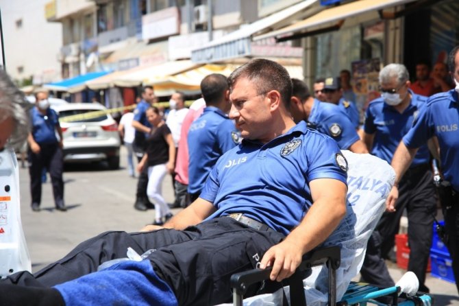 Aranan şüpheli polise bıçakla saldırdı: 2 polis yaralı
