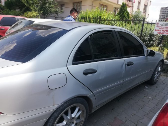 Başkentte araçtan 83 bin lira çalan hırsızlar polis kıskacında