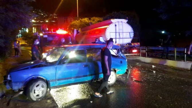 Zonguldak’ta otomobil sulama tankerine çarptı: 2 yaralı