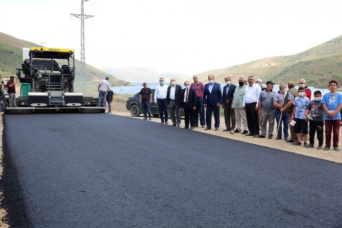 Vali Cüneyt Epcim Pamuktaş köyünde yürütülen asfalt çalışmalarını inceledi