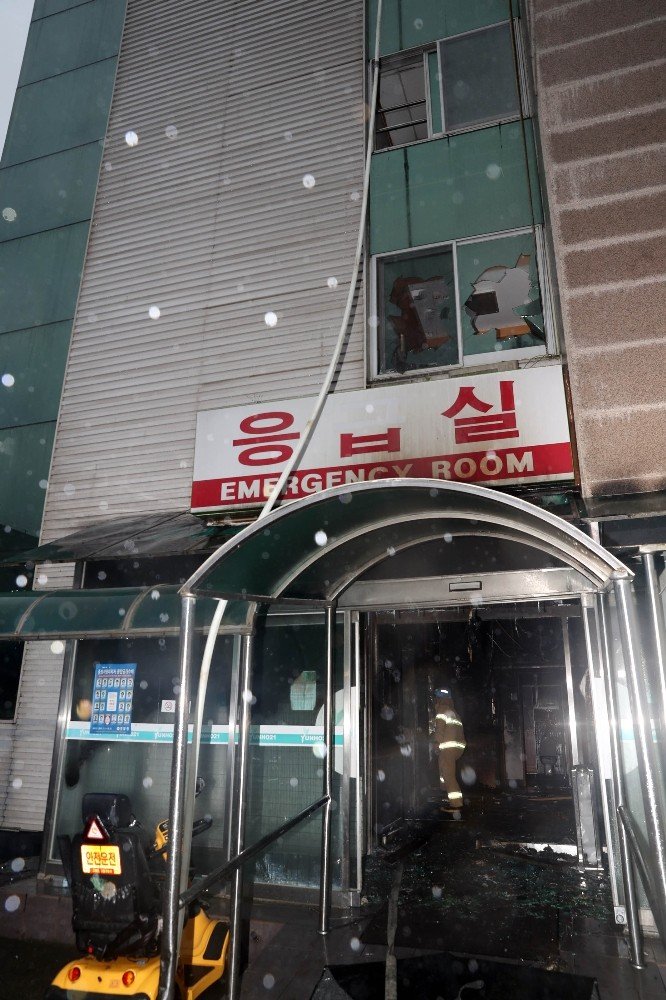 Güney Kore’de yedi katlı hastanede yangın: 3 ölü, 27 yaralı