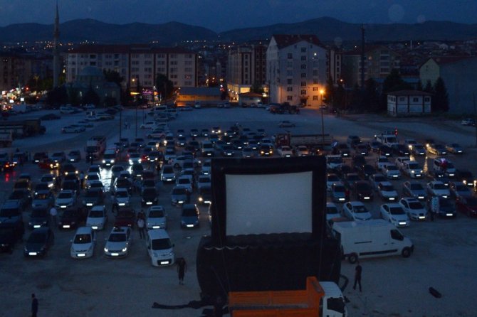 Kırşehir’de ’Arabalı sinema’ etkinliği düzenledi