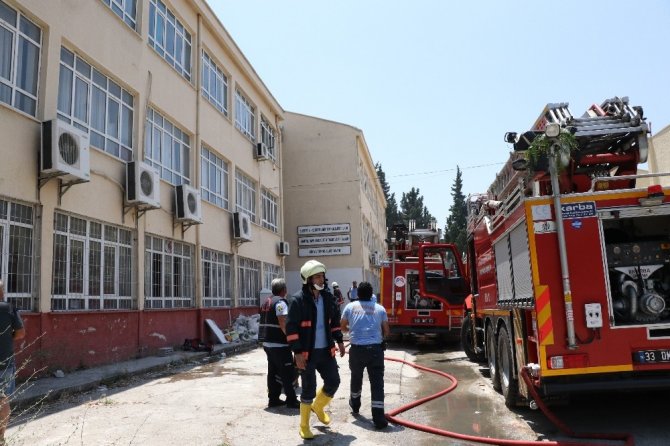 Okuldaki patlamada yaralanan öğretmen hayatını kaybetti