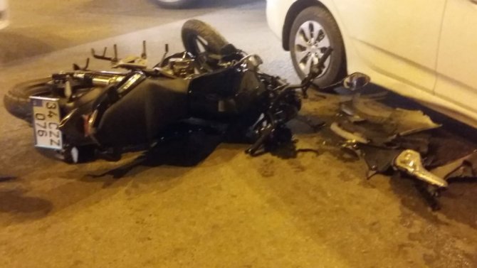 Otomobil ile motosiklet çarpıştı: 3 yaralı