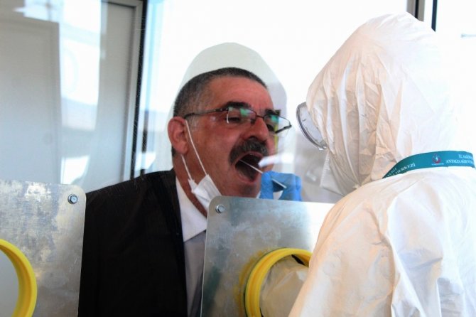 Antalya Havaliman’ında PCR testi için 3100 numune alındı
