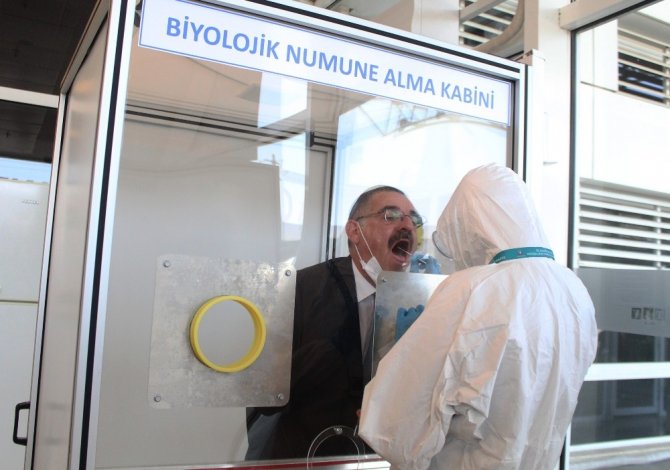 Antalya Havaliman’ında PCR testi için 3100 numune alındı