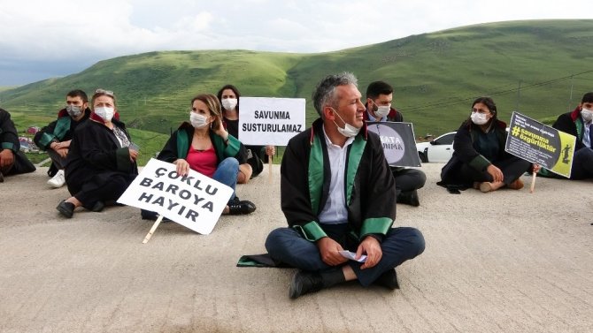 2500 rakımlı Karadağ sırtlarında avukatlardan oturma eylemi