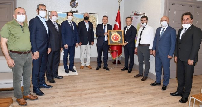 Karslıoğlu: "Adana’da kamu yatırımları hız kesmeden devam ediyor"