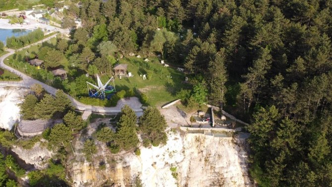 Bolu’nun ‘Pamukkale’si Akkayalar ilgi odağı oldu