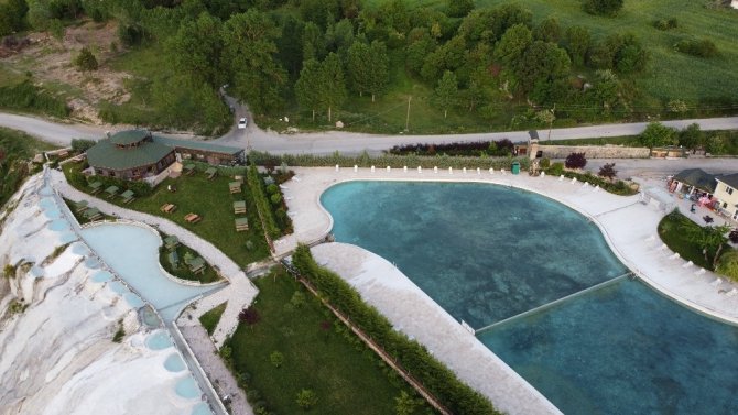 Bolu’nun ‘Pamukkale’si Akkayalar ilgi odağı oldu