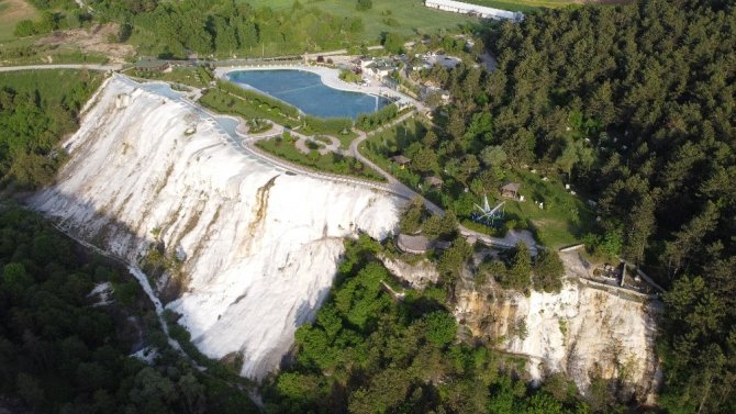 Bolu’nun ‘Pamukkale’si Akkayalar ilgi odağı oldu