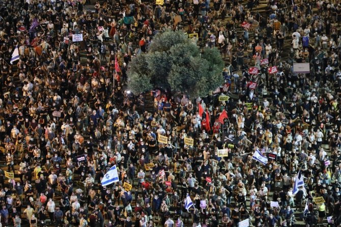İsrail’de binlerce kişi Netanyahu hükümetini protesto etti