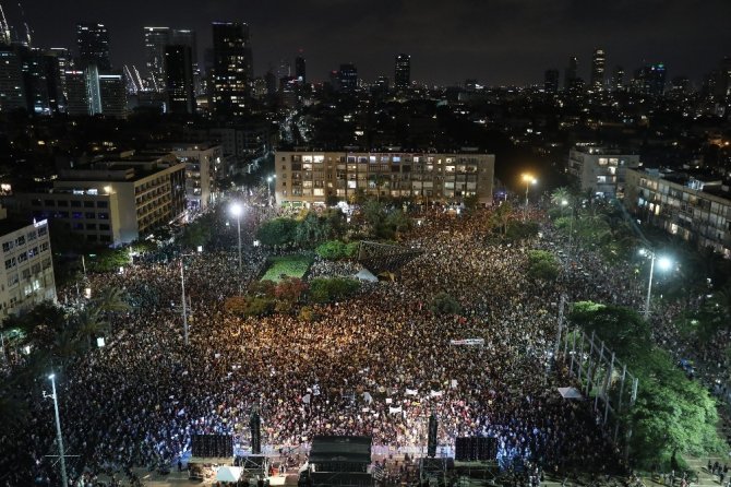 İsrail’de binlerce kişi Netanyahu hükümetini protesto etti