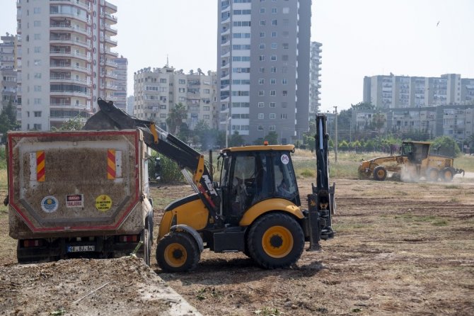 Mersin’deki metruk ve mezbele haline gelen boş araziler temizleniyor