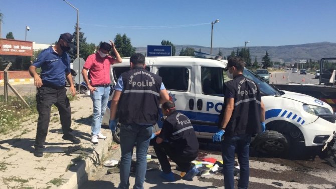 Görevden dönen polis memurları kaza yaptı: 1’i ağır 2 yaralı