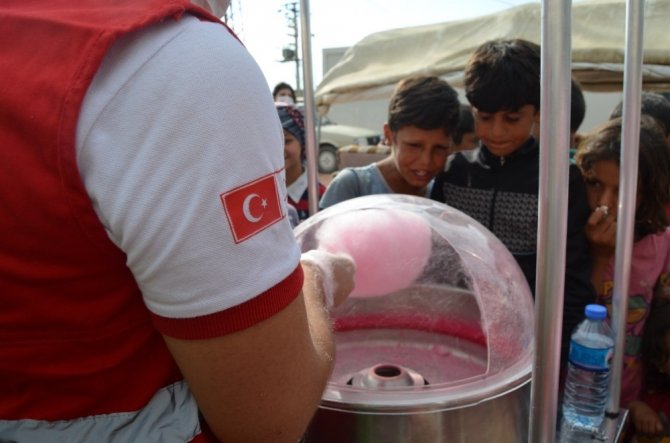 Genç Kızılay Bursa mutluluğu çadır kentin çocukları ile paylaştı