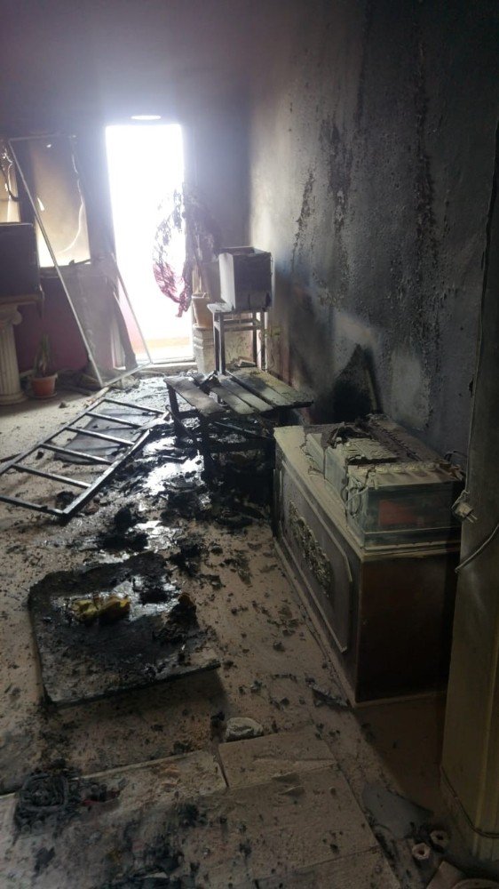 Mardin’de elektrik kontağından çıkan yangın evi kül etti