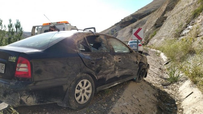Sivas’ta otomobil takla attı: 5 yaralı