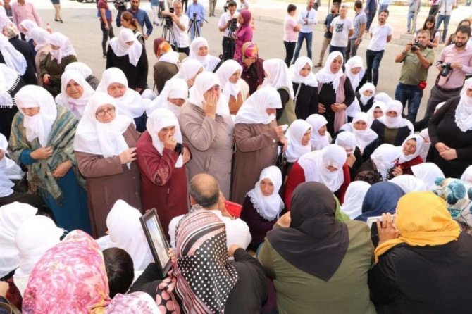 Ağrılı kadınlar Diyarbakır anneleri için Ayasofya’da buluşacak