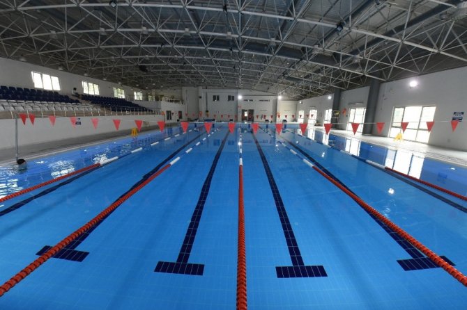 Düzce Üniversitesi’nin yüzme havuzu açıldı
