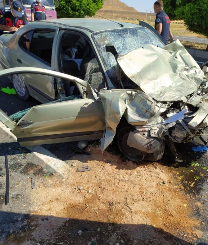 Kayseri-Ankara karayolunda trafik kazası: 3 ölü