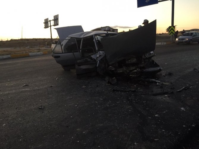 Konya’da iki otomobil çarpıştı: 3 yaralı