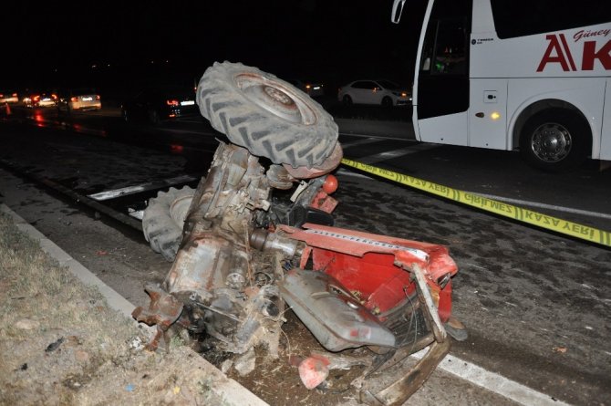 Traktör, otomobil ve hafif ticari aracın karıştığı kazada 1 kişi öldü