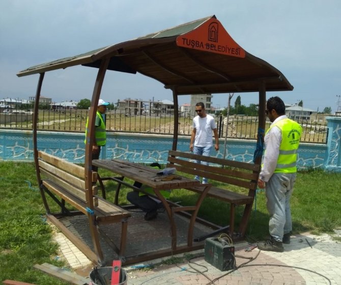 Tuşba’da tahrip edilen parklar onarılıyor