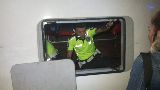 Bursa’da yolcu otobüsü devrildi... İlk belirlemelere göre bir kişi öldü çok sayıda yaralı var