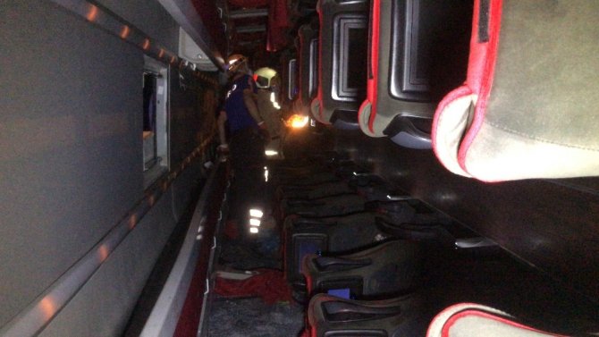 Bursa’da yolcu otobüsü devrildi... İlk belirlemelere göre bir kişi öldü çok sayıda yaralı var