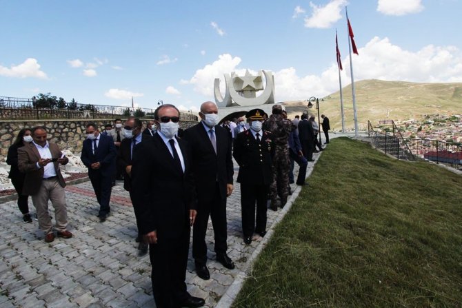 Bayburt ve Erzincan’da şehitler dualarla yad edildi