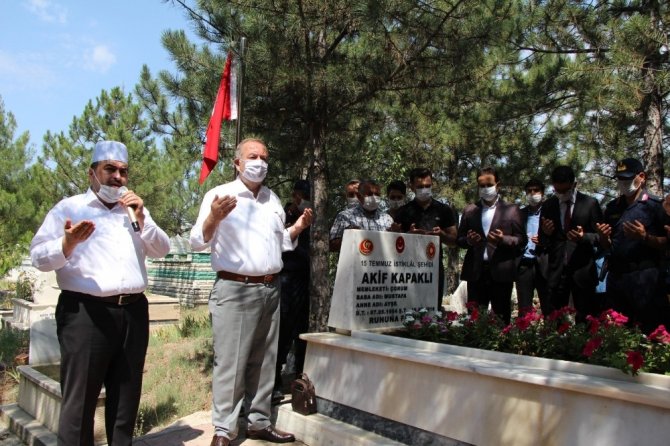 15 Temmuz şehidi Akif Kapaklı mezarı başında anıldı