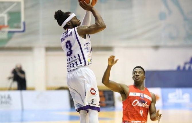 Akhisarlı devler oyun kurucusunu Romanya’da buldu