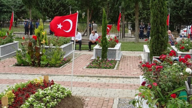 Bursa’da şehitlikte anma töreni düzenlendi