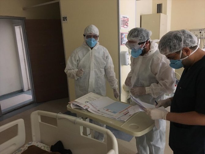 Sağlık Müdürü Sünnetçioğlu Kovid-19 tedavisi gören hastaları ziyaret etti